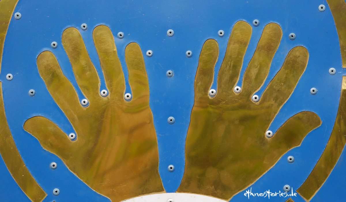 Abwehrende Hände auf blauem Grund, Beitragsfoto: Nein sagen, Auftrag ablehnen