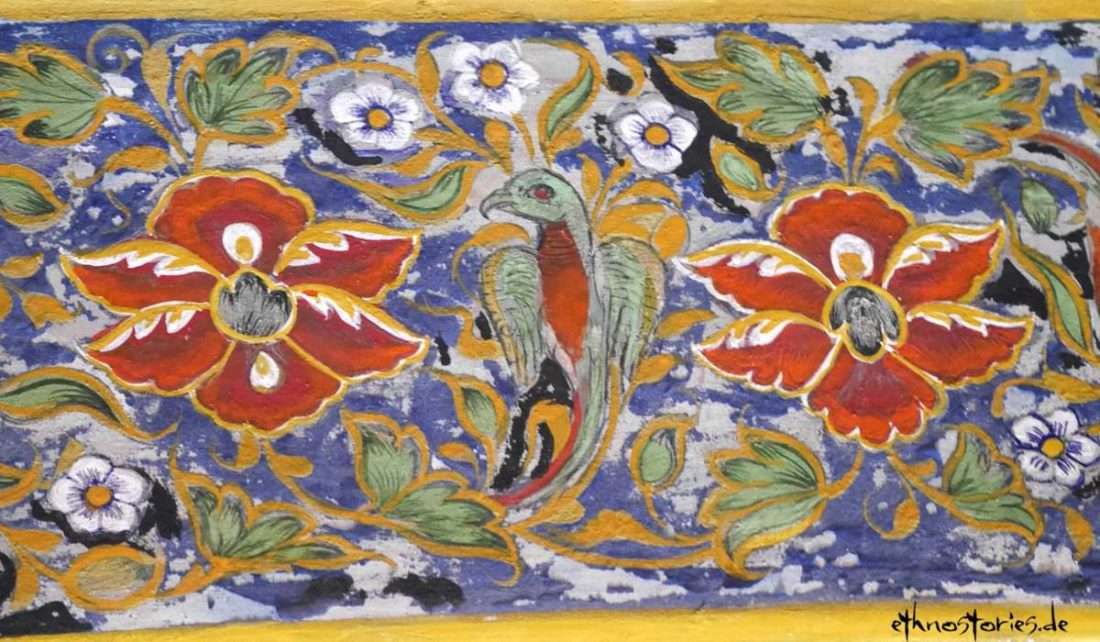 Vogel mit Blumen und Ranken - Wandmalerei im Stadtpalast Udaipur - Artikelfoto: Geschichten erzählen und Storytelling - die besten Tipps von Ethnostories