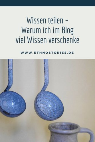 Blaue Emailleschöpfer und Krug, Stilleben - Artikelfoto: Wissen teilen - Warum ich im Blog viel Wissen verschenke